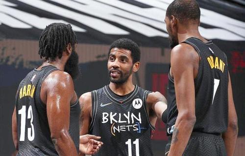 丁宁的“新发球局”（丁宁的发球新篇章）