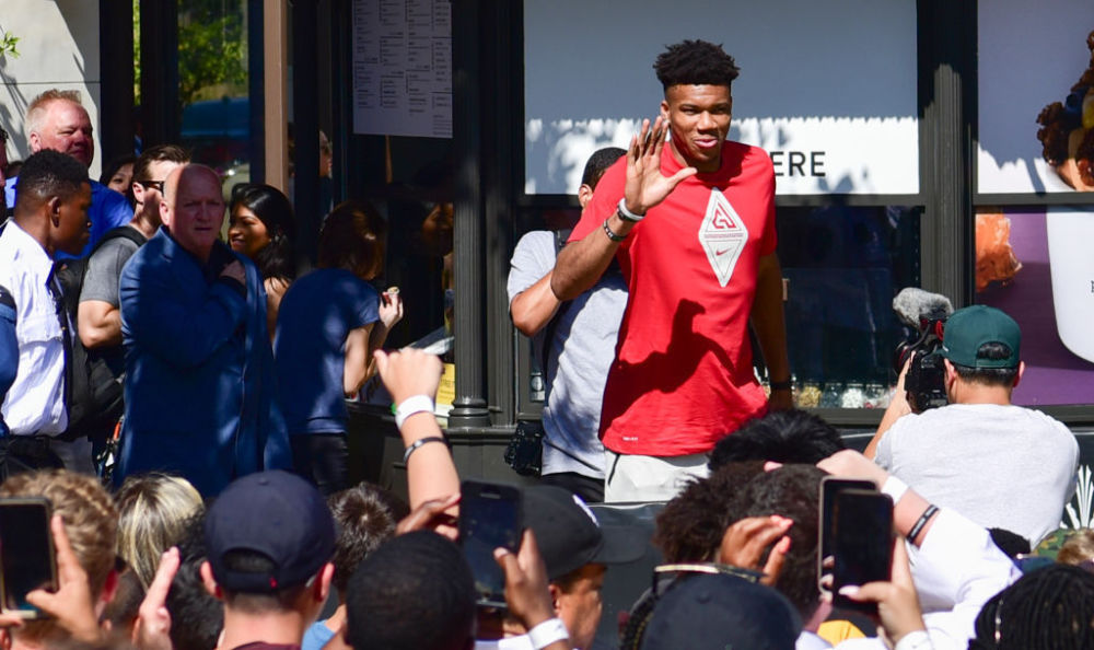 马卡：吕迪格在复出后感觉良好，阿隆索对他回归感到非常高兴（马卡：吕迪格复出状态不错，阿隆索为他的回归欣喜不已）