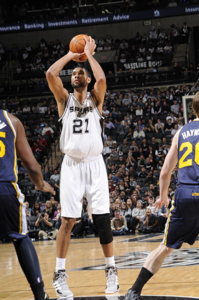 队记：此前被列入缺席名单的克莱，可以出战今天的比赛（队记：克莱从缺席名单移除，今日确认出战）