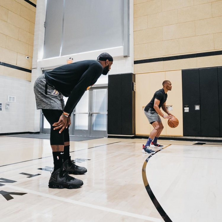 北京老男孩足球队，一张张熟悉的面孔，北京国安老球迷对他们一定不陌生吧？（北京老男孩足球队，那些熟悉的面孔，北京国安老球迷怎会陌生？）