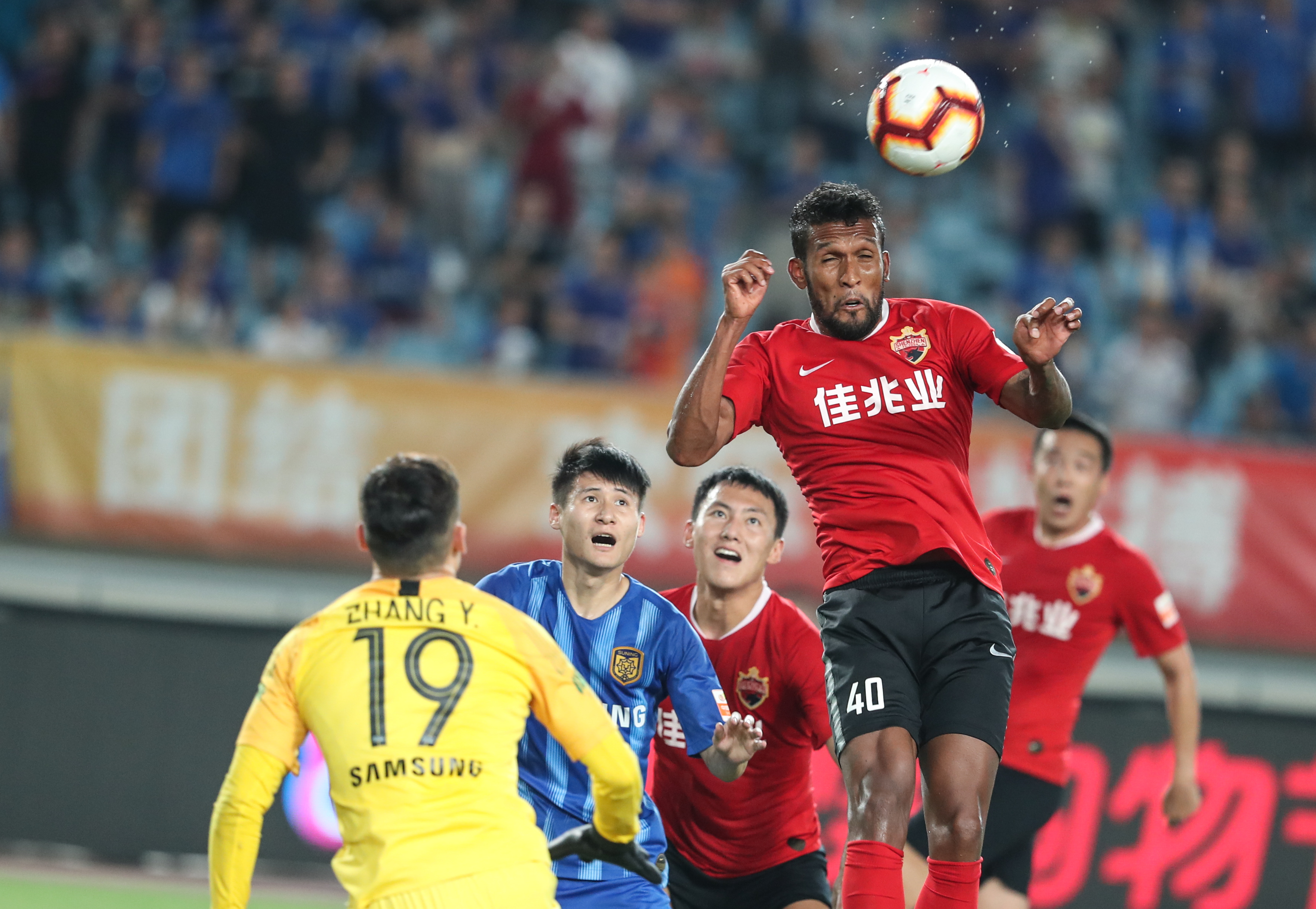 英媒：利物浦高层力挺斯洛特，称萨拉赫应有职业素养（英媒称利物浦高层支持斯洛特，强调萨拉赫需展现职业态度）