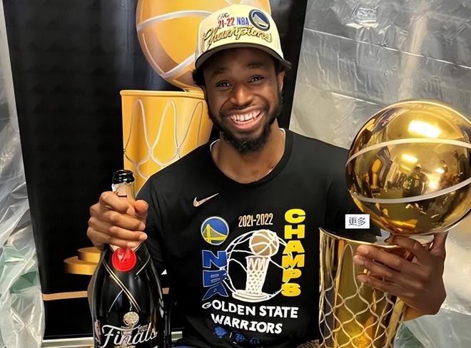 曼联客场不败创英超最长纪录，B费贡献2球1助攻，但防守漏洞明显，积分排名靠后。（曼联客场不败登顶英超纪录，B费2球1助抢眼，防守短板凸显、积分仍靠后）