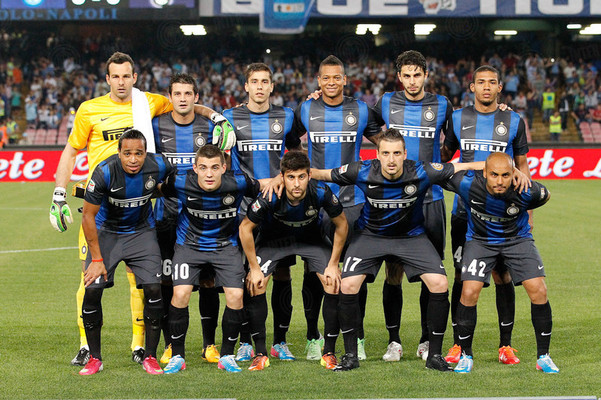 社媒被“下课”刷屏！从冠军教头到千夫所指，斯洛特的下课危机爆发（社媒“下课”声浪汹涌：从冠军教头到众矢之的，斯洛特陷入下课风暴）