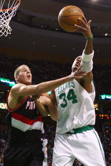 世体：对阵法鹰巴萨共有502人转卖门票，包括11名季票持有者（世体：巴萨战法鹰有502人转售球票，其中包含11名季票持有者）