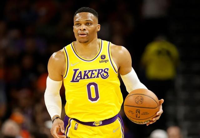 巴尔达诺：皇马想念克罗斯和莫德里奇，球队需要掌控比赛后腰（巴尔达诺：皇马怀念克罗斯与莫德里奇，球队亟需节奏掌控型后腰）