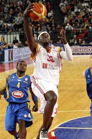 芬奇谈启用海兰德：他一直很有耐心，并在训练中表现出色（芬奇谈为何启用海兰德：耐心十足，训练表现亮眼）