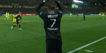 官方：巴萨女足中场邦马蒂荣获年度最佳女子球员（官方：巴萨女足中场邦马蒂当选年度最佳女足球员）